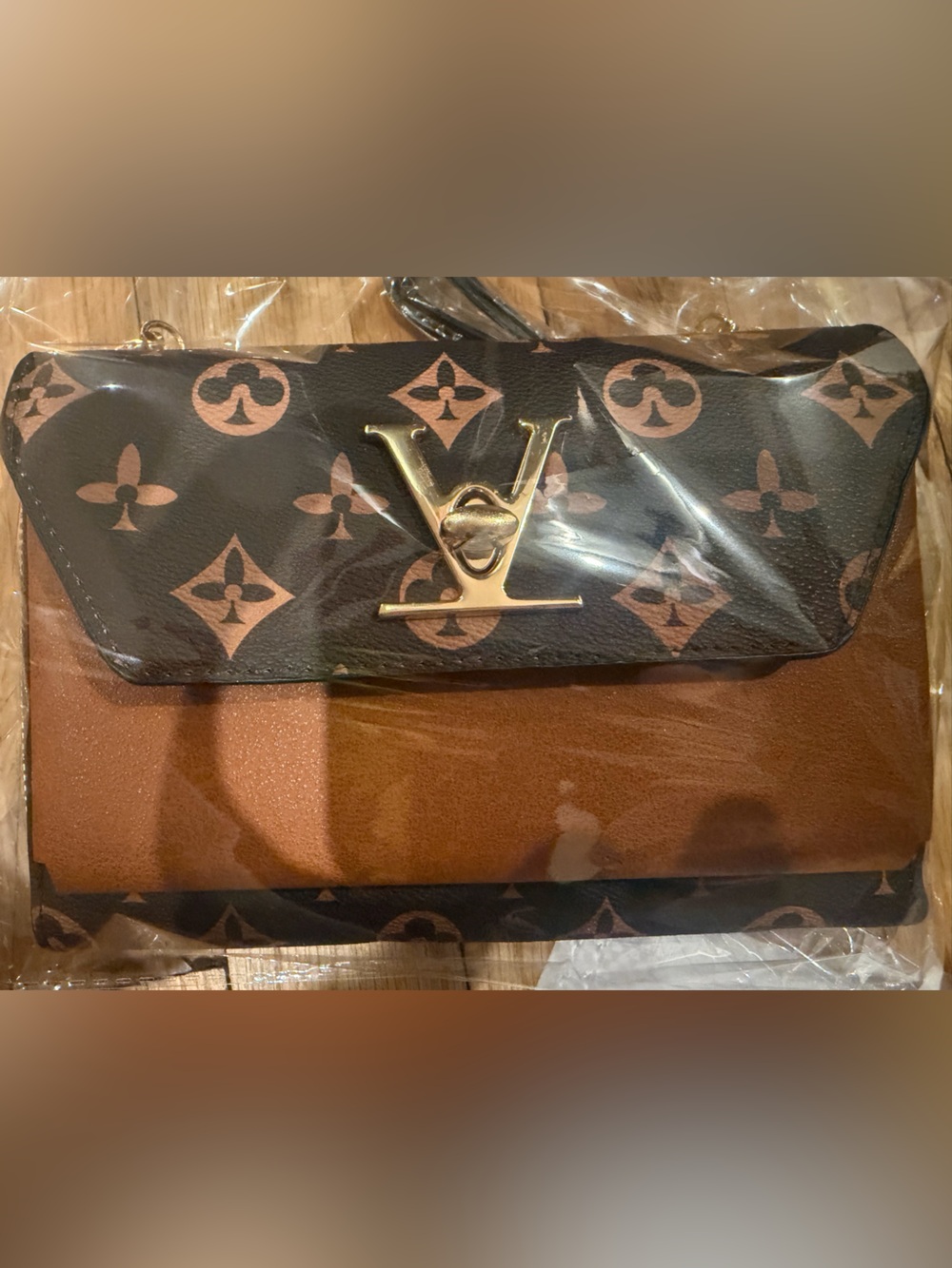 ✨✨Fun Monogram Crossbody Purse✨✨Gold Chain Strap & Hardware✨✨Brand New✨✨